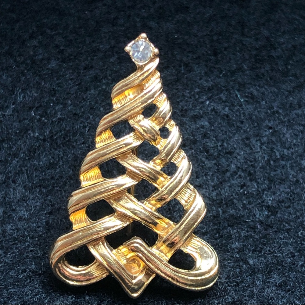 Vintage Avon Small Christmas Tree Pin / Brooch Gold Tone